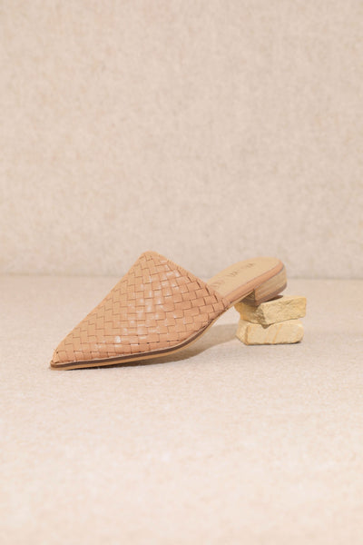 Nude Alice Pointed Flat